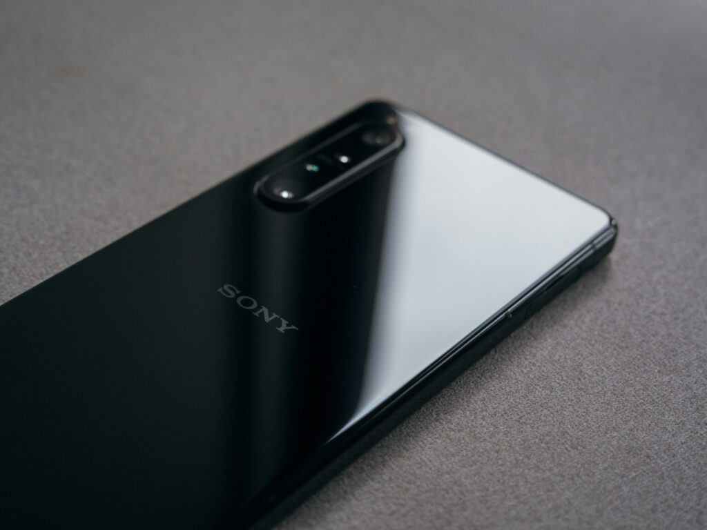 日本でのスマートフォン販売台数 2024年前年比7％増、2025年に大幅成長の見込み